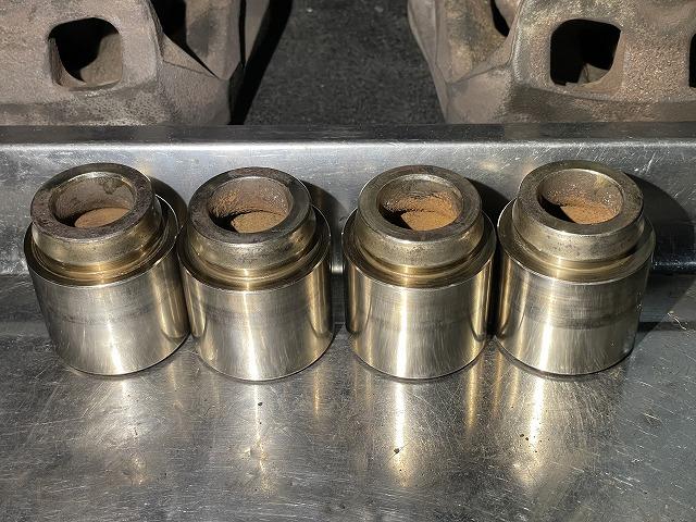 滋賀オートライフハノ　トヨタ「スープラ」(JZA80)のフロントキャリパーオーバーホール