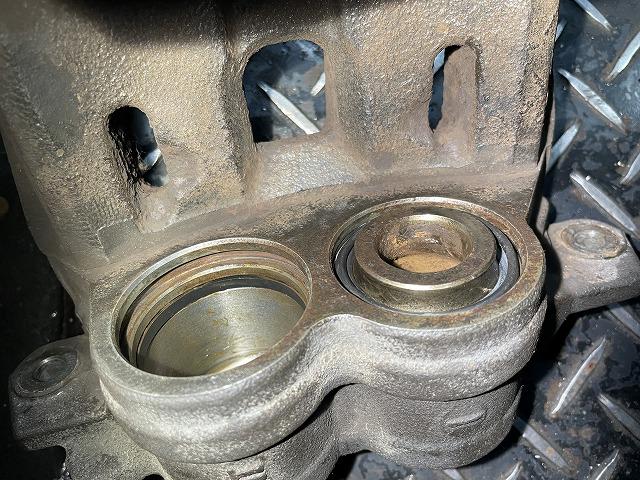 滋賀オートライフハノ　トヨタ「スープラ」(JZA80)のフロントキャリパーオーバーホール