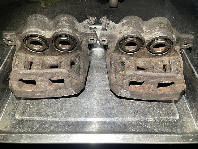 滋賀オートライフハノ　トヨタ「スープラ」(JZA80)のフロントキャリパーオーバーホール