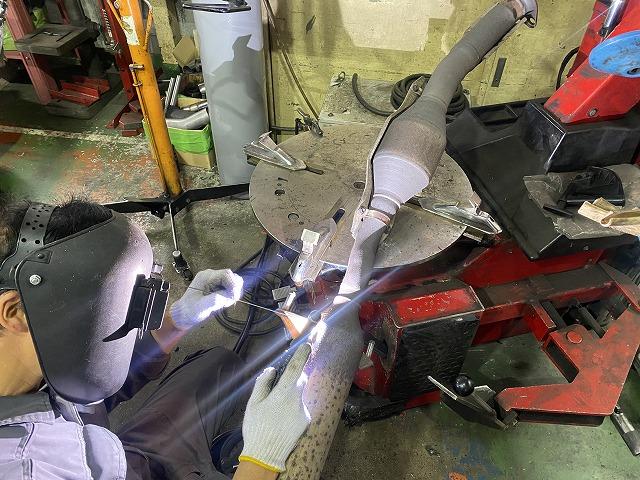 滋賀オートライフハノ　カローラフィルダーのマフラー溶接修理