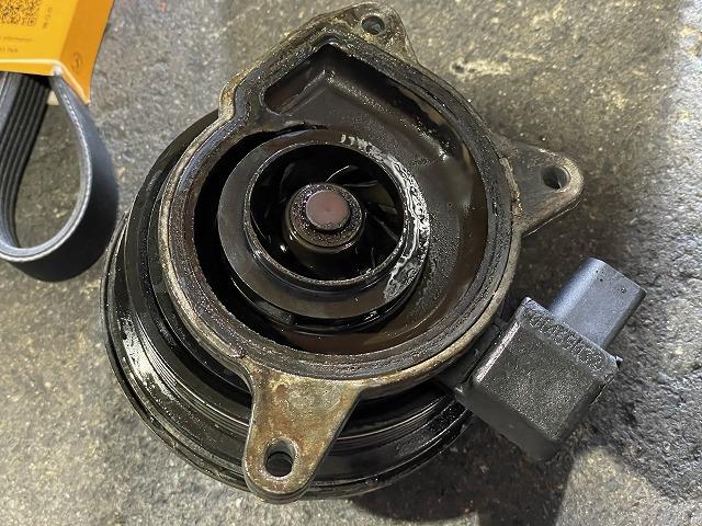 滋賀オートライフハノ　フォルクスワーゲン「トゥーラン」のウォーターポンプ交換