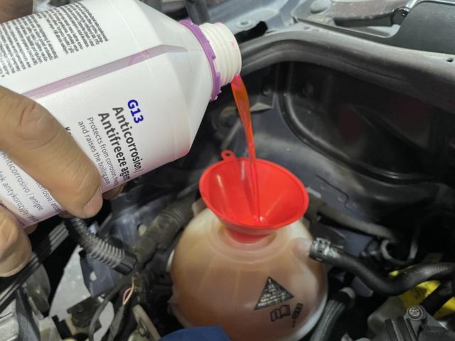 滋賀オートライフハノ　フォルクスワーゲン「トゥーラン」のウォーターポンプ交換