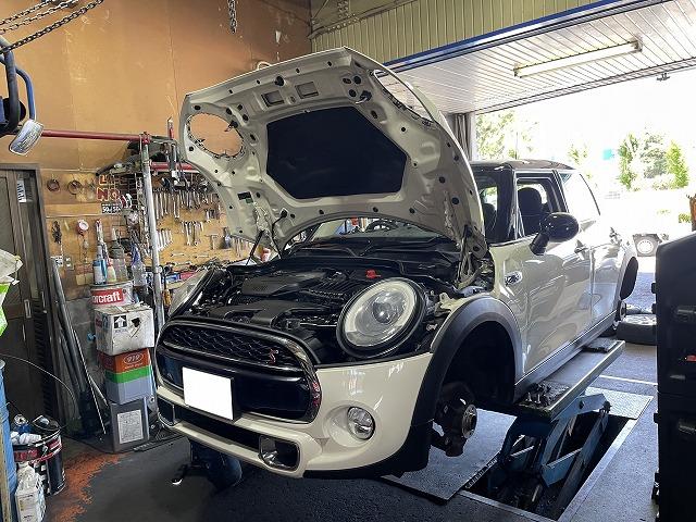 滋賀オートライフハノ　輸入車「ＭＩＮＩ」の12ヶ月点検とパッド＆ローター交換