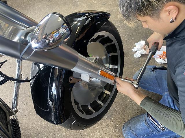 滋賀オートライフハノ　バイク「ハーレーダビットソン」の持込タイヤ交換(前輪)