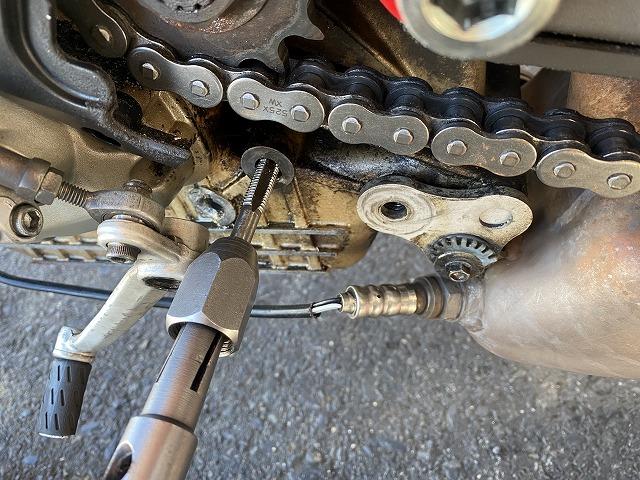 滋賀オートライフハノ　バイク「ドゥカティ ムルティストラーダ1100」のサイドスタンドの取付部修正修理