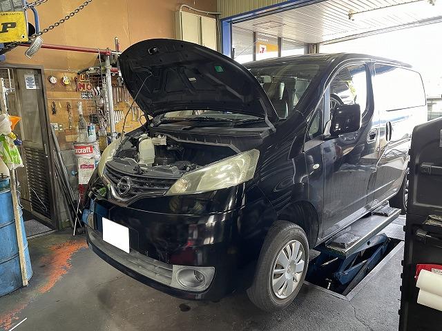 滋賀オートライフハノ　日産「ＮＶ200」(バネット)の持ち込みエンジンマウント交換