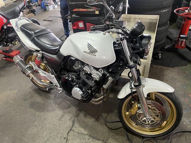 滋賀オートライフハノ　バイク「CB400SF」のマフラースタッドボルトの修理