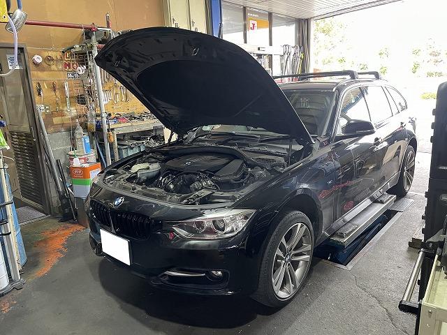 滋賀オートライフハノ　輸入車「BMW 320d」(F31)のクランクプーリー＆ファンベルト交換