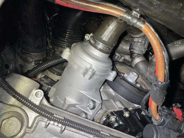 滋賀オートライフハノ　BMW320iグランツーリスモ(F34)の電動ウォーターポンプ&サーモスタッド交換