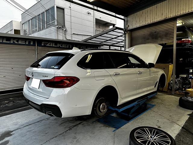 滋賀オートライフハノ　輸入車「BMW 530i」(G30)の車検＆整備とブレーキフルード交換