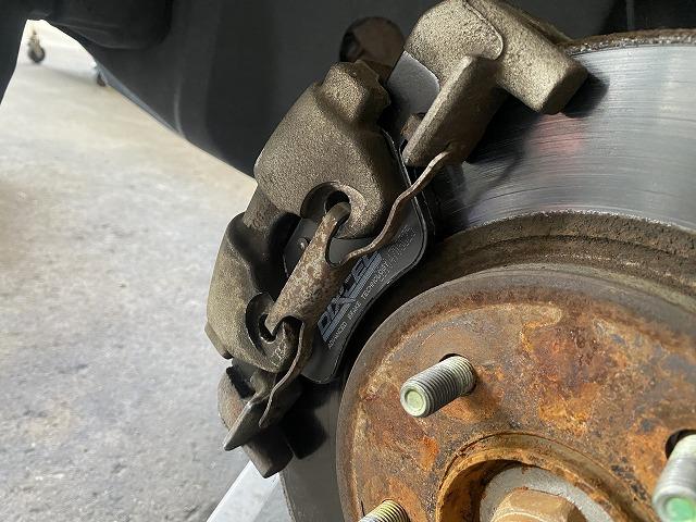 滋賀オートライフハノ　フォード「エスケープ」のフロントブレーキパッド交換（ディクセル）