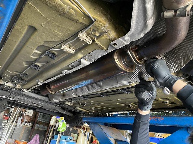 滋賀オートライフハノ　輸入車「ルノー メガーヌ3 RS」の車検＆整備とマフラー交換