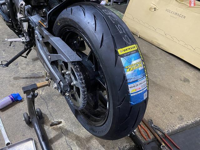 滋賀オートライフハノ　カワサキ「ZX-25R」の持込タイヤ交換(前後)＆チェーン交換