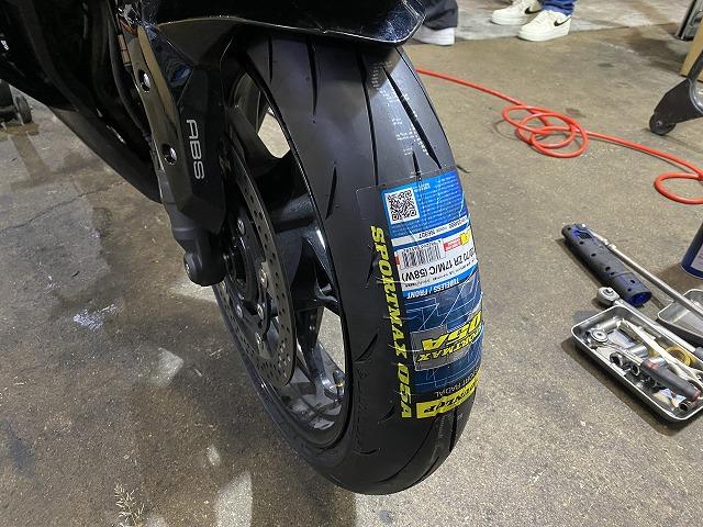 滋賀オートライフハノ　カワサキ「ZX-25R」の持込タイヤ交換(前後)＆チェーン交換