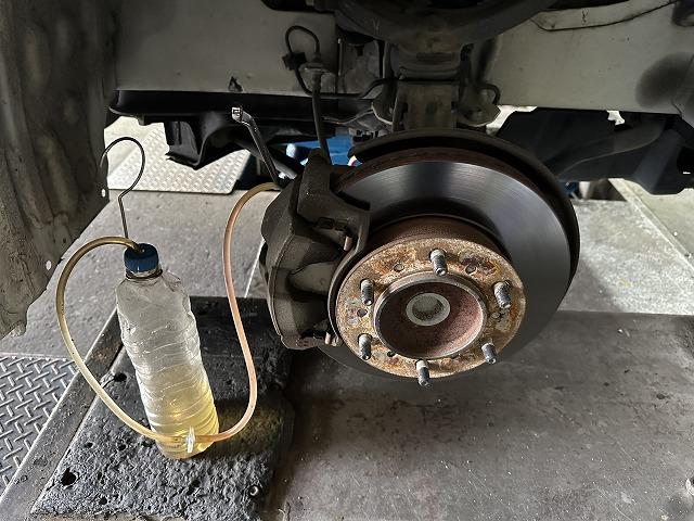 滋賀オートライフハノ　トヨタ「ハイエース」(200系)の車検＆整備とオイル交換