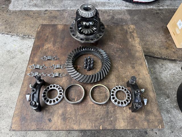 滋賀オートライフハノ　200系ハイエースの86用トルセンLSD交換（部品持ち込み）