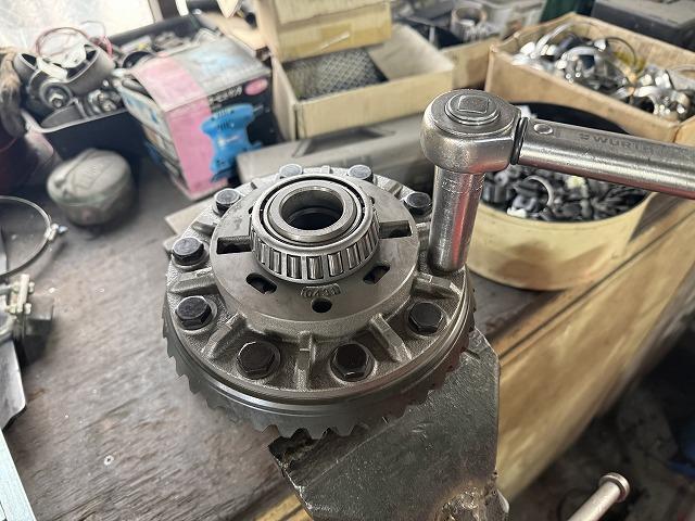 滋賀オートライフハノ　200系ハイエースの86用トルセンLSD交換（部品持ち込み）