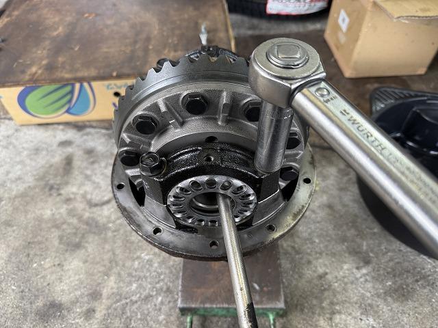 滋賀オートライフハノ　200系ハイエースの86用トルセンLSD交換（部品持ち込み）