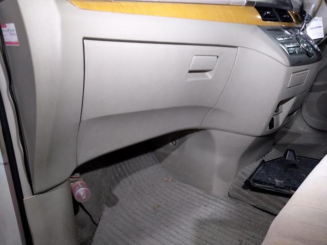 滋賀オートライフハノ　トヨタ「エスティマ」(ACR50)のブロアファンモーター交換