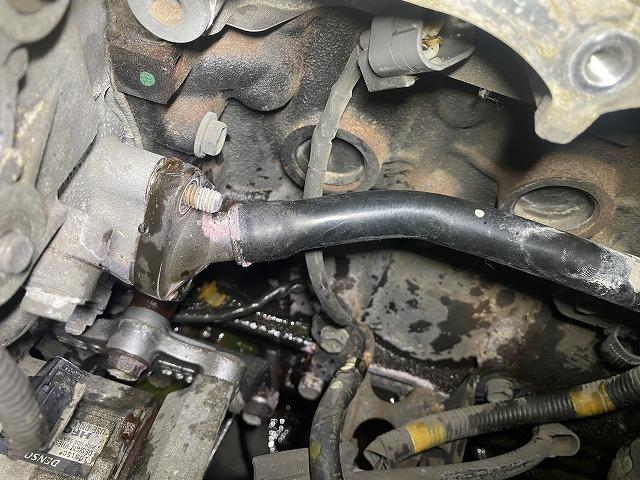 滋賀オートライフハノ　トヨタ「100系ハイエース」(１TRエンジン)の冷却水漏れ修理（ウォーターバイパスパイプ交換）※ガソリン車