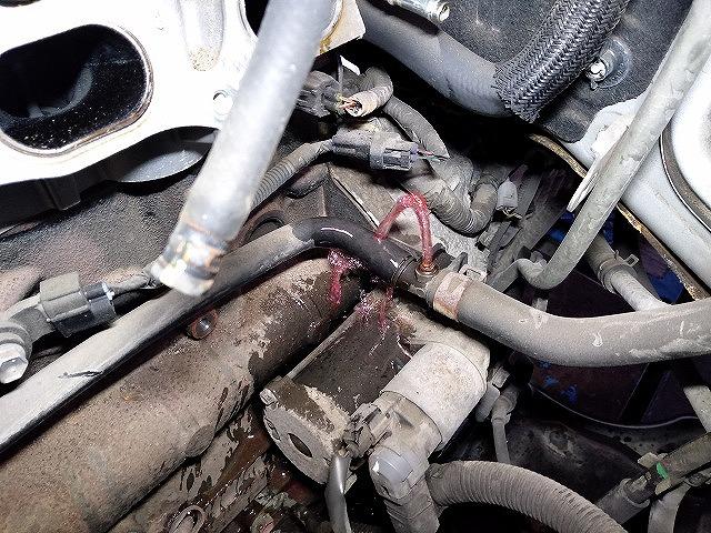 滋賀オートライフハノ　トヨタ「100系ハイエース」(１TRエンジン)の冷却水漏れ修理（ウォーターバイパスパイプ交換）※ガソリン車