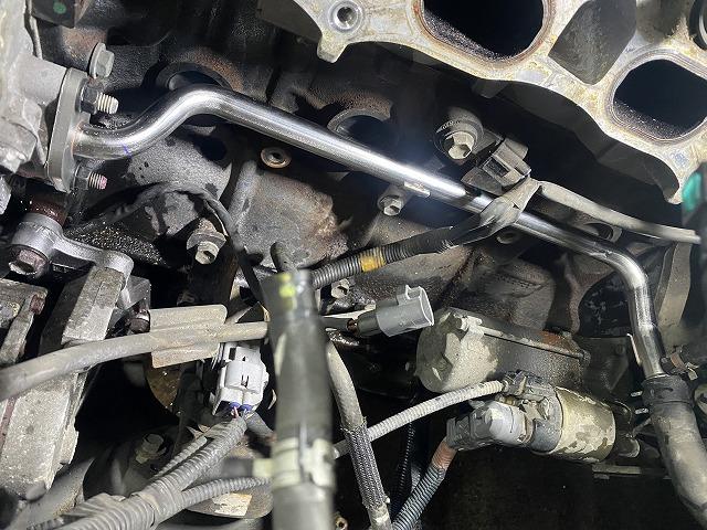 滋賀オートライフハノ　トヨタ「100系ハイエース」(１TRエンジン)の冷却水漏れ修理（ウォーターバイパスパイプ交換）※ガソリン車