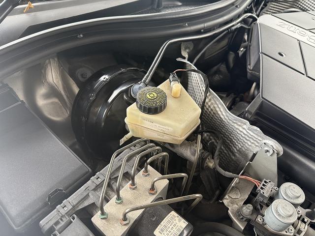 滋賀オートライフハノ　輸入車「ベンツ SLK320」(R170)のマスターバック交換（ブレーキブースター）