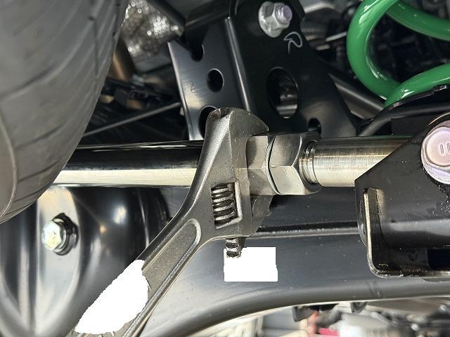 滋賀オートライフハノ　トヨタ「ランクル300」(FJA300W)のプロスタッフ2インチリフトアップキット取付