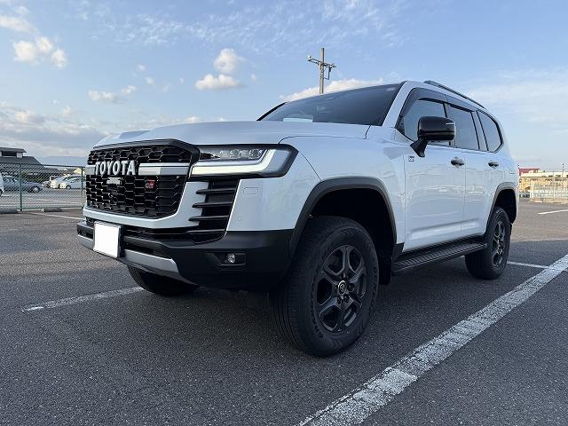 滋賀オートライフハノ　トヨタ「ランクル300」(FJA300W)のプロスタッフ2インチリフトアップキット取付