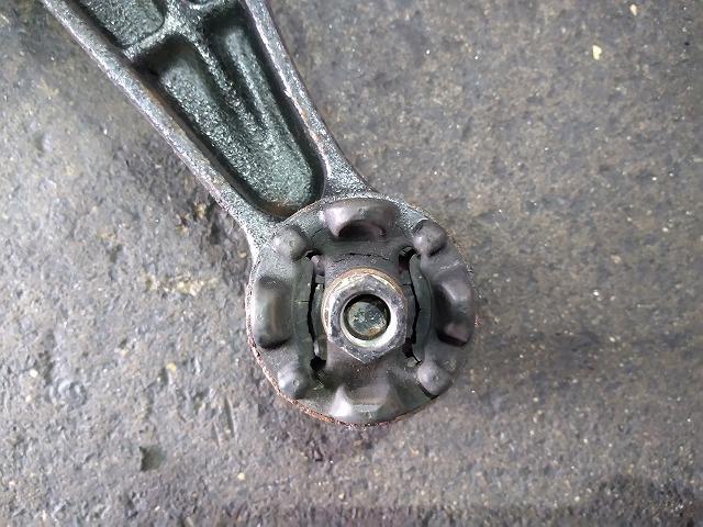 滋賀オートライフハノ　スズキ「カプチーノ」(EA11R)のデフマウントブッシュ交換(3か所)