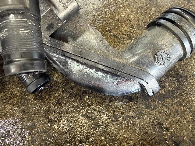 滋賀オートライフハノ　輸入車「MINI」(ZF16)の冷却水漏れ修理（サーモスタッドハウジング、ウォーターパイプ交換）