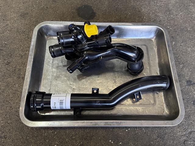 滋賀オートライフハノ　輸入車「MINI」(ZF16)の冷却水漏れ修理（サーモスタッドハウジング、ウォーターパイプ交換）