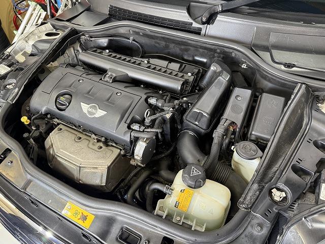 滋賀オートライフハノ　輸入車「MINI」(ZF16)の冷却水漏れ修理（サーモスタッドハウジング、ウォーターパイプ交換）