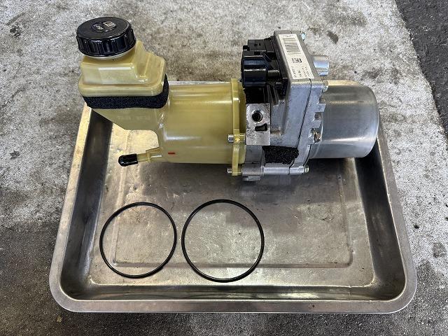 滋賀オートライフハノ　エルグランド(E52)のパワステポンプのOリング交換（オイル漏れ修理）