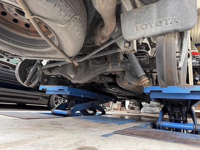 滋賀オートライフハノ　トヨタ「ハイエース」(100系)の車検＆整備とオイル交換