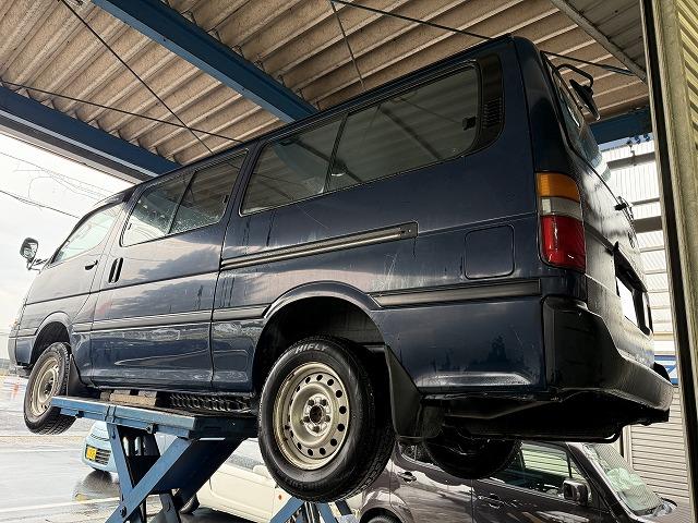 滋賀オートライフハノ　トヨタ「ハイエース」(100系)のマフラー製作（200系マフラー流用）