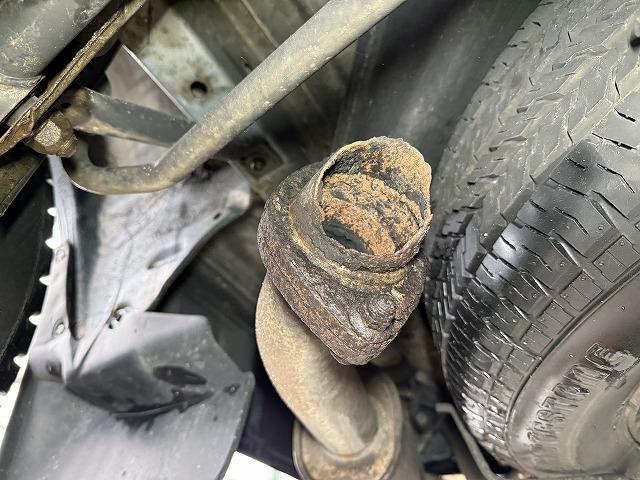 滋賀オートライフハノ　トヨタ「ハイエース」(100系)のマフラー製作（200系マフラー流用）