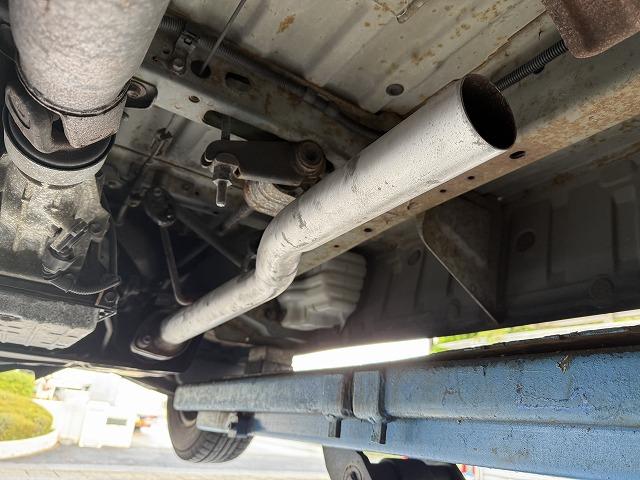 滋賀オートライフハノ　トヨタ「ハイエース」(100系)のマフラー製作（200系マフラー流用）