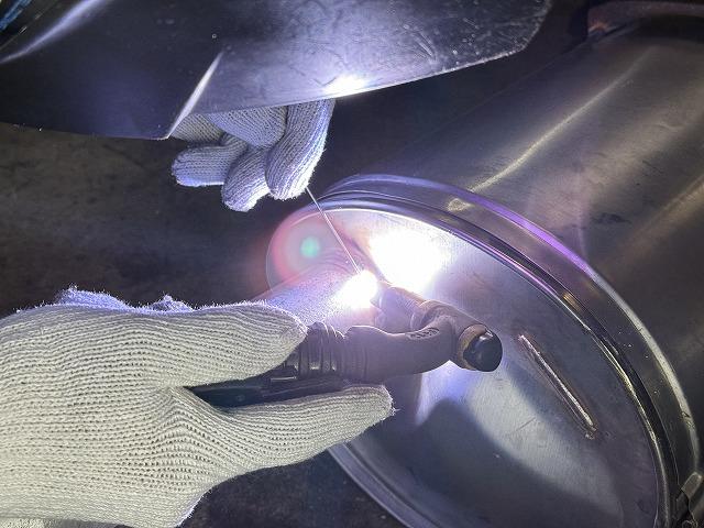 滋賀オートライフハノ　トヨタ「ハイエース」(100系)のマフラー製作（200系マフラー流用）