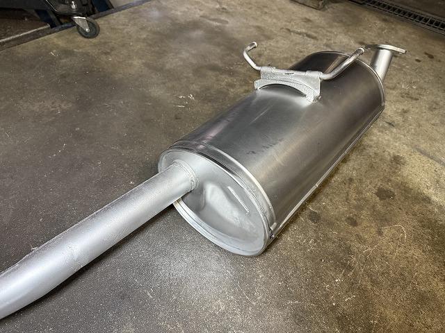 滋賀オートライフハノ　トヨタ「ハイエース」(100系)のマフラー製作（200系マフラー流用）