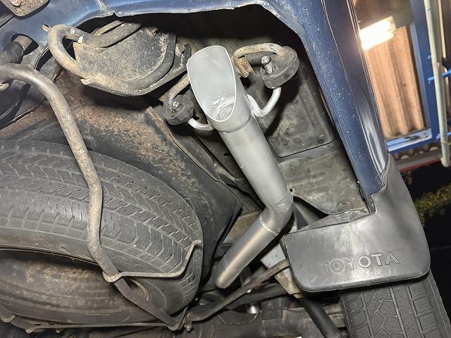 滋賀オートライフハノ　トヨタ「ハイエース」(100系)のマフラー製作（200系マフラー流用）