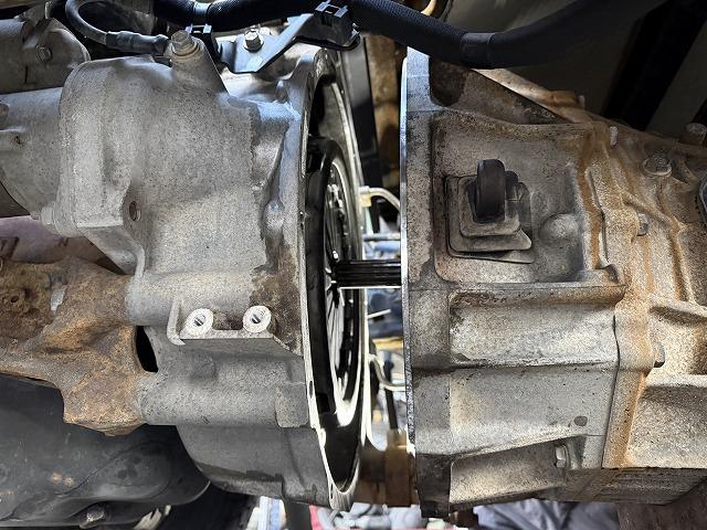 滋賀オートライフハノ　トヨタ「ダイナ」(2ｔトラック)のクラッチ交換