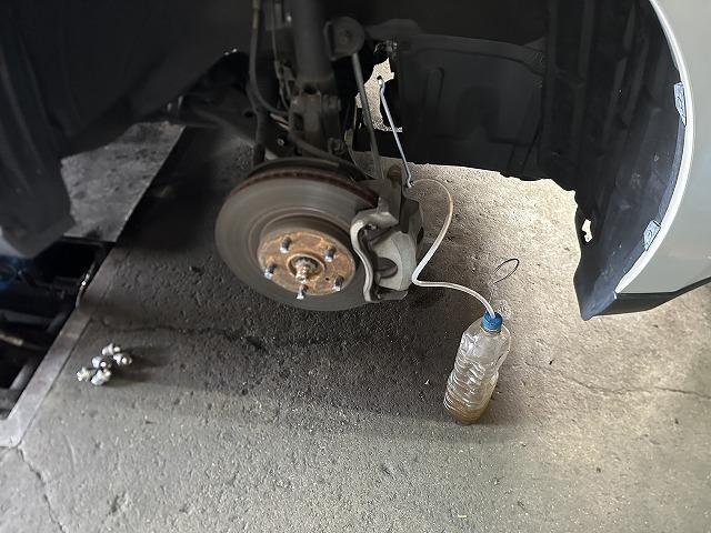 滋賀オートライフハノ　トヨタ「ハリアー」(ZSU65)の車検＆整備とフルード交換