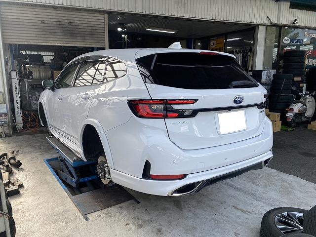 滋賀オートライフハノ　スバル「レヴォーグ レイバック」の持込スタッドレス交換4本（18インチ）