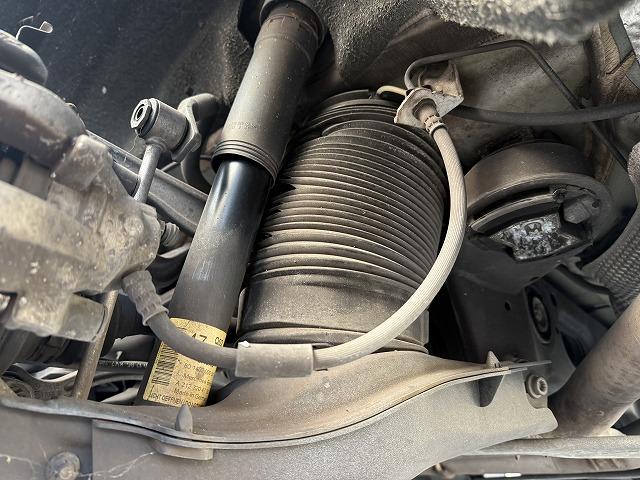 滋賀オートライフハノ　輸入車「ベンツ Eクラス」(W212)の持ち込みエアサス交換