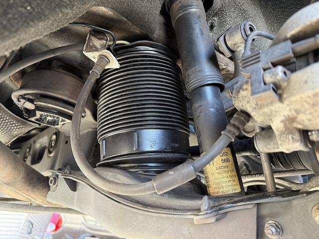 滋賀オートライフハノ　輸入車「ベンツ Eクラス」(W212)の持ち込みエアサス交換