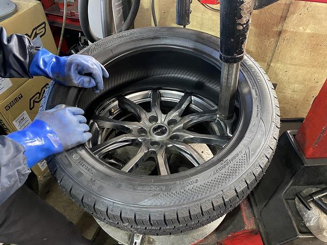 滋賀オートライフハノ　スバル「レヴォーグ」の持込スタッドレス交換4本（17インチ）