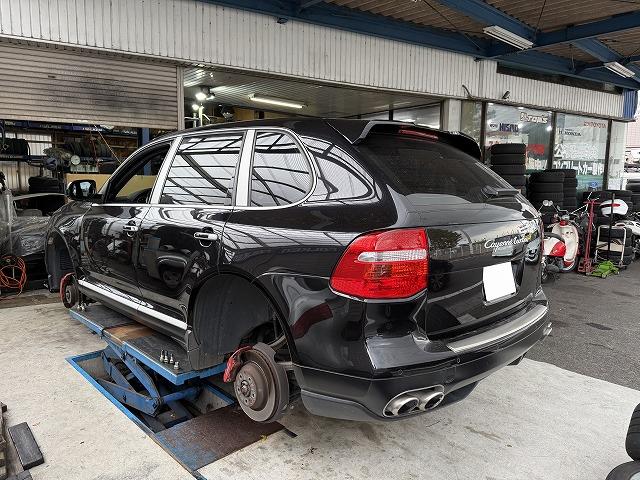 滋賀オートライフハノ　輸入車「ポルシェ カイエン」の持込オールシーズンタイヤ交換4本（18インチ）