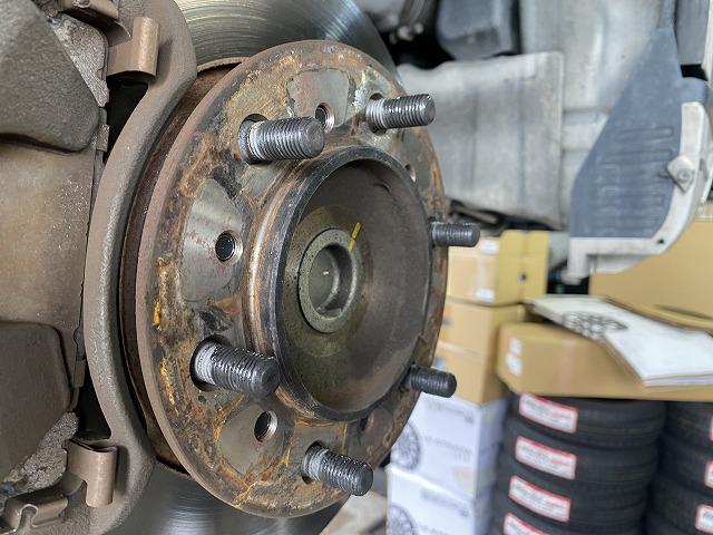 滋賀オートライフハノ　トヨタ「ハイエース」(200系)の車検＆整備とブレーキパッド交換