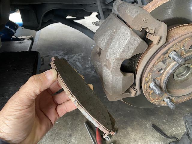 滋賀オートライフハノ　トヨタ「ハイエース」(200系)の車検＆整備とブレーキパッド交換